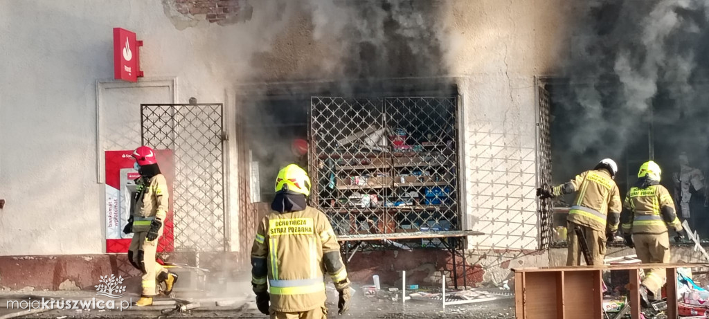 Pilne: Pożar w centrum Kruszwicy. Ogień w jednym ze sklepów [VIDEO]