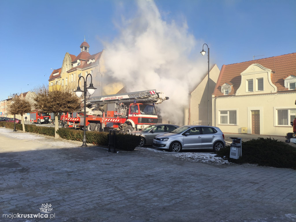Pilne: Pożar w centrum Kruszwicy. Ogień w jednym ze sklepów [VIDEO]