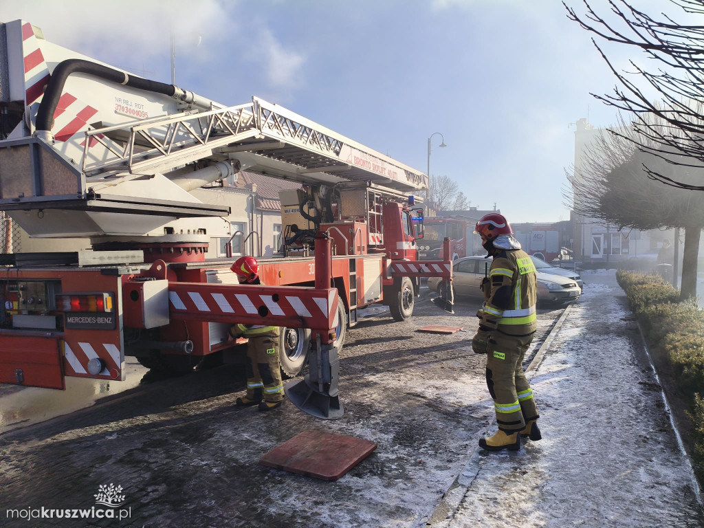 Pilne: Pożar w centrum Kruszwicy. Ogień w jednym ze sklepów [VIDEO]