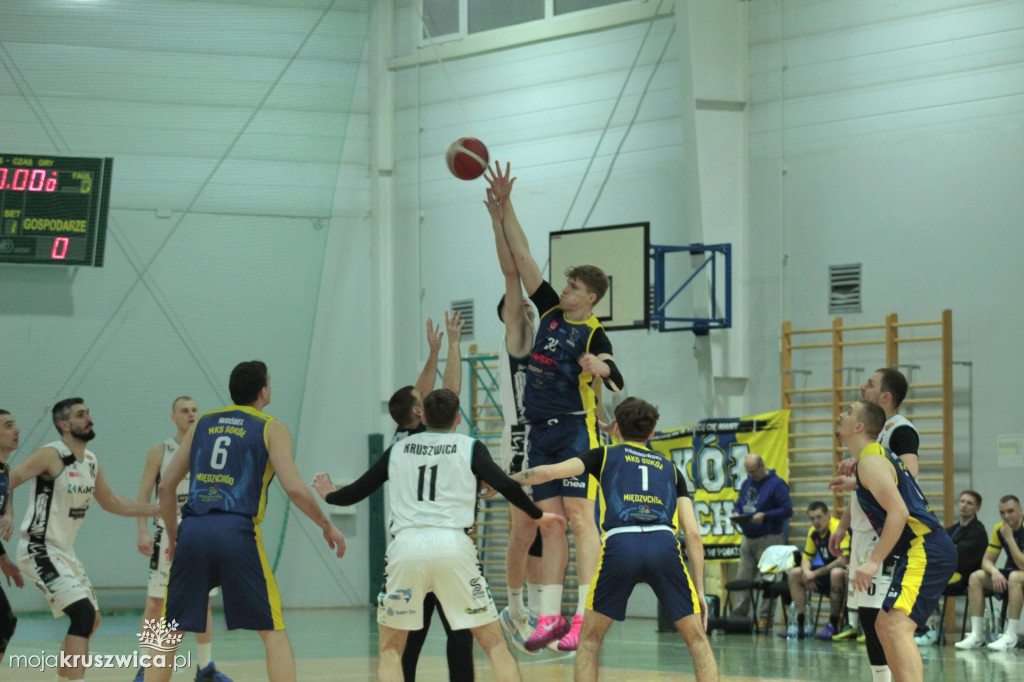 Zwycięstwo UKS Basket 2010 Kruszwica w niedzielnym spotkaniu [ZDJĘCIA]