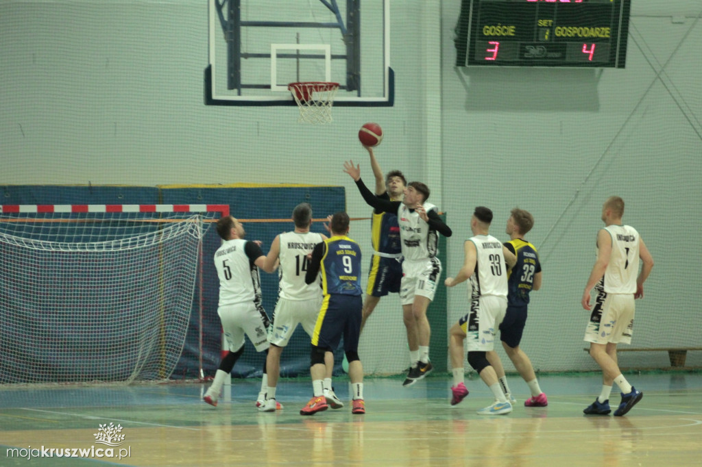 Zwycięstwo UKS Basket 2010 Kruszwica w niedzielnym spotkaniu [ZDJĘCIA]