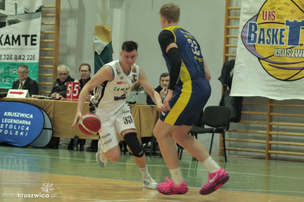 Zwycięstwo UKS Basket 2010 Kruszwica w niedzielnym spotkaniu [ZDJĘCIA]