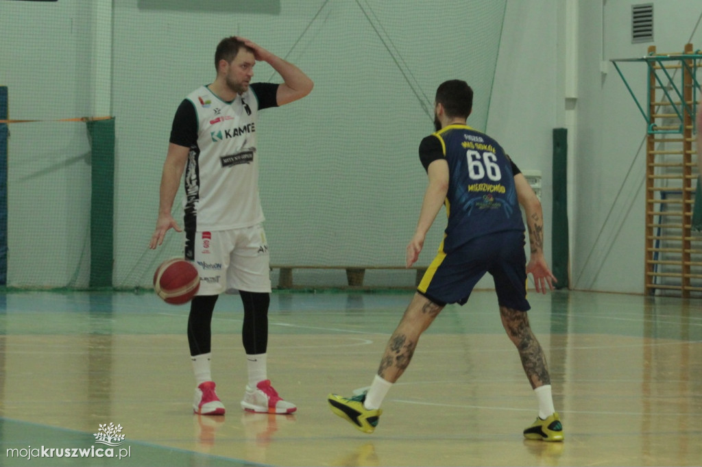 Zwycięstwo UKS Basket 2010 Kruszwica w niedzielnym spotkaniu [ZDJĘCIA]