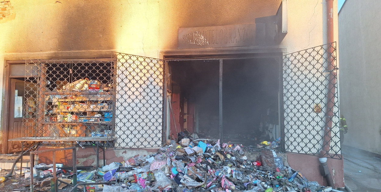 Pracowita interwencja dla strażaków. Pomagali mieszkańcy