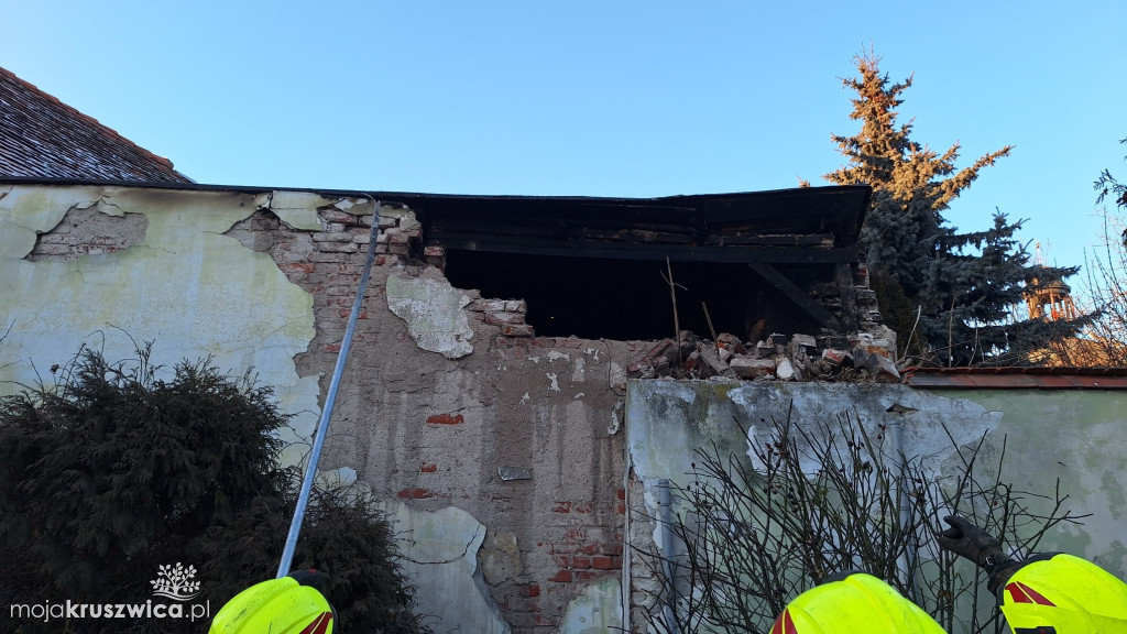 Pracowita interwencja dla strażaków. Pomagali mieszkańcy