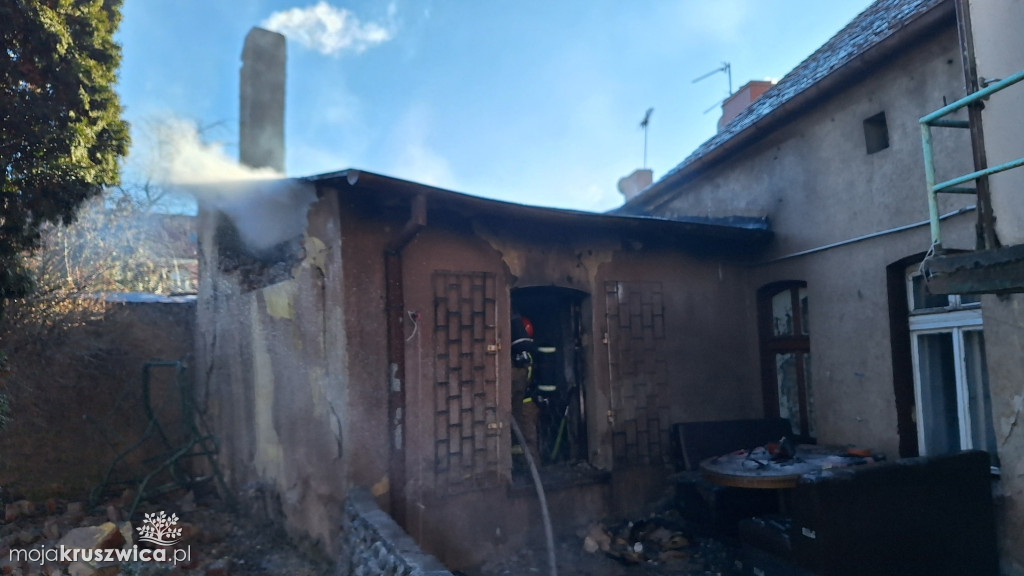 Pracowita interwencja dla strażaków. Pomagali mieszkańcy