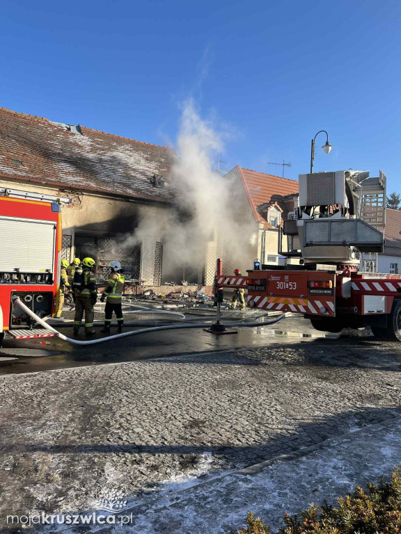Pracowita interwencja dla strażaków. Pomagali mieszkańcy