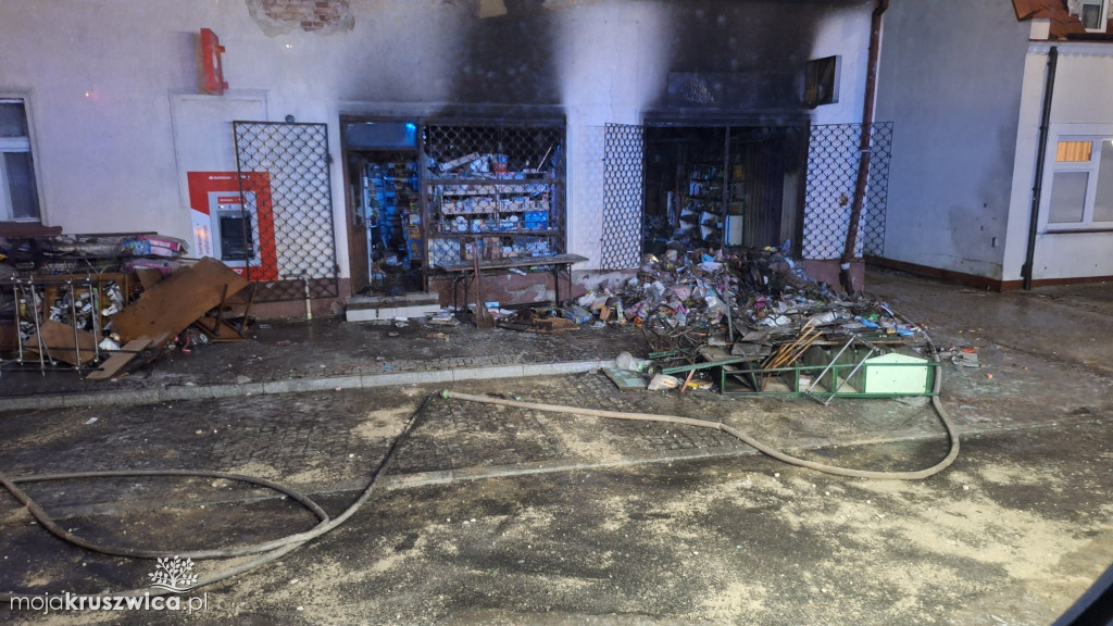 Pracowita interwencja dla strażaków. Pomagali mieszkańcy