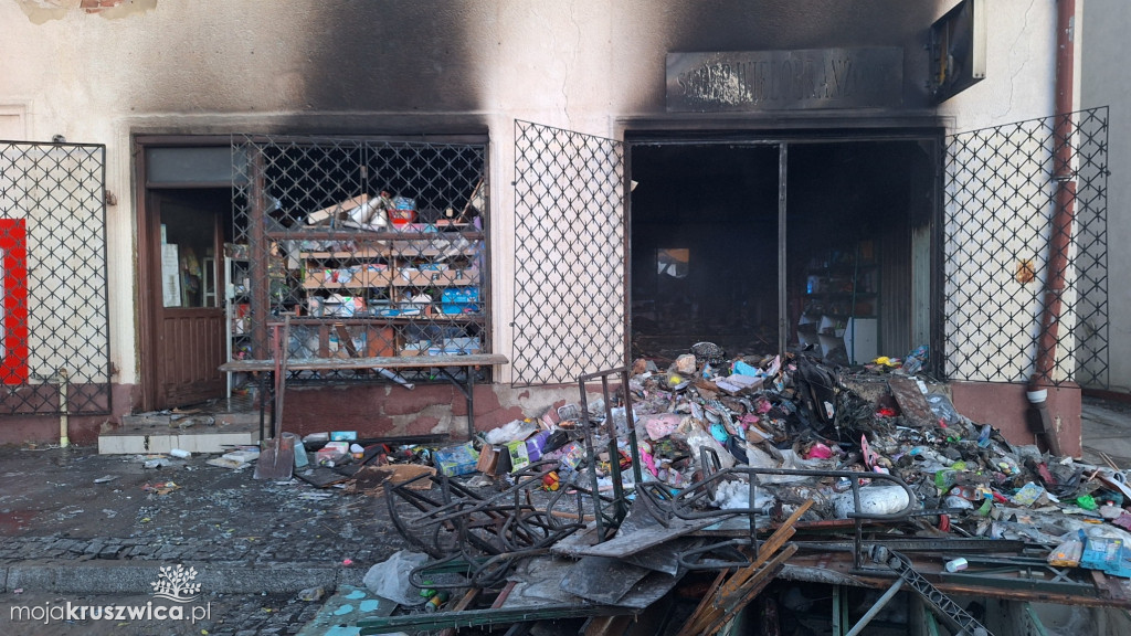 Pracowita interwencja dla strażaków. Pomagali mieszkańcy