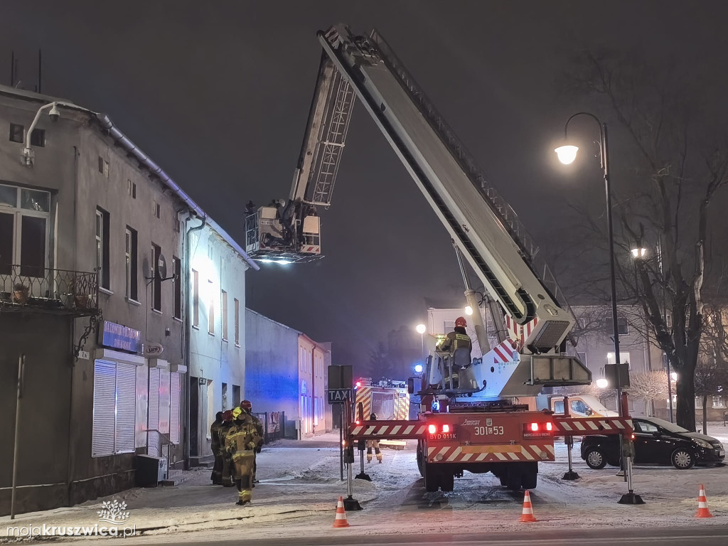 Wieczorna interwencja przy ulicy Rynek. Zapaliła się sadza w kominie [ZDJĘCIA]