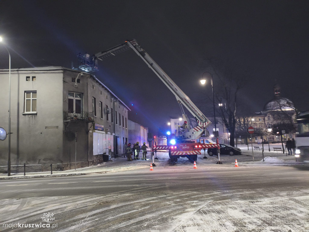Wieczorna interwencja przy ulicy Rynek. Zapaliła się sadza w kominie [ZDJĘCIA]