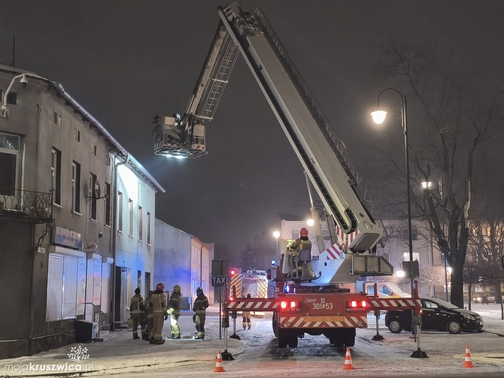 Wieczorna interwencja przy ulicy Rynek. Zapaliła się sadza w kominie [ZDJĘCIA]