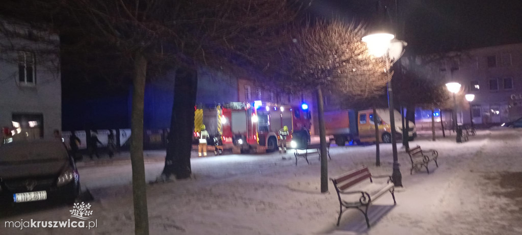 Wieczorna interwencja przy ulicy Rynek. Zapaliła się sadza w kominie [ZDJĘCIA]