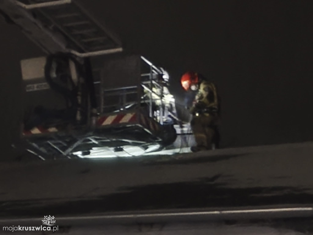 Wieczorna interwencja przy ulicy Rynek. Zapaliła się sadza w kominie [ZDJĘCIA]