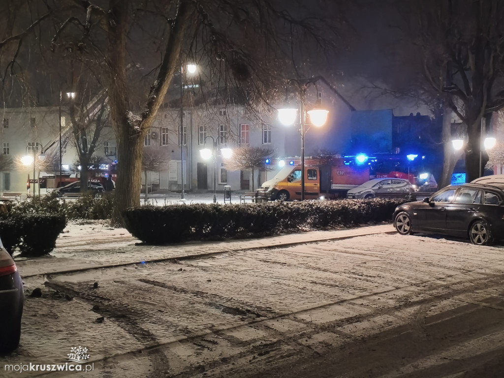 Wieczorna interwencja przy ulicy Rynek. Zapaliła się sadza w kominie [ZDJĘCIA]