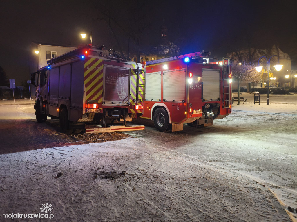 Wieczorna interwencja przy ulicy Rynek. Zapaliła się sadza w kominie [ZDJĘCIA]