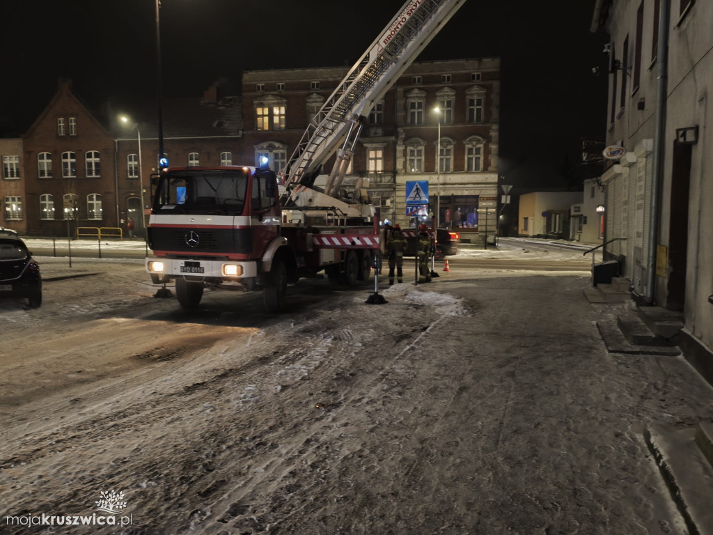 Wieczorna interwencja przy ulicy Rynek. Zapaliła się sadza w kominie [ZDJĘCIA]