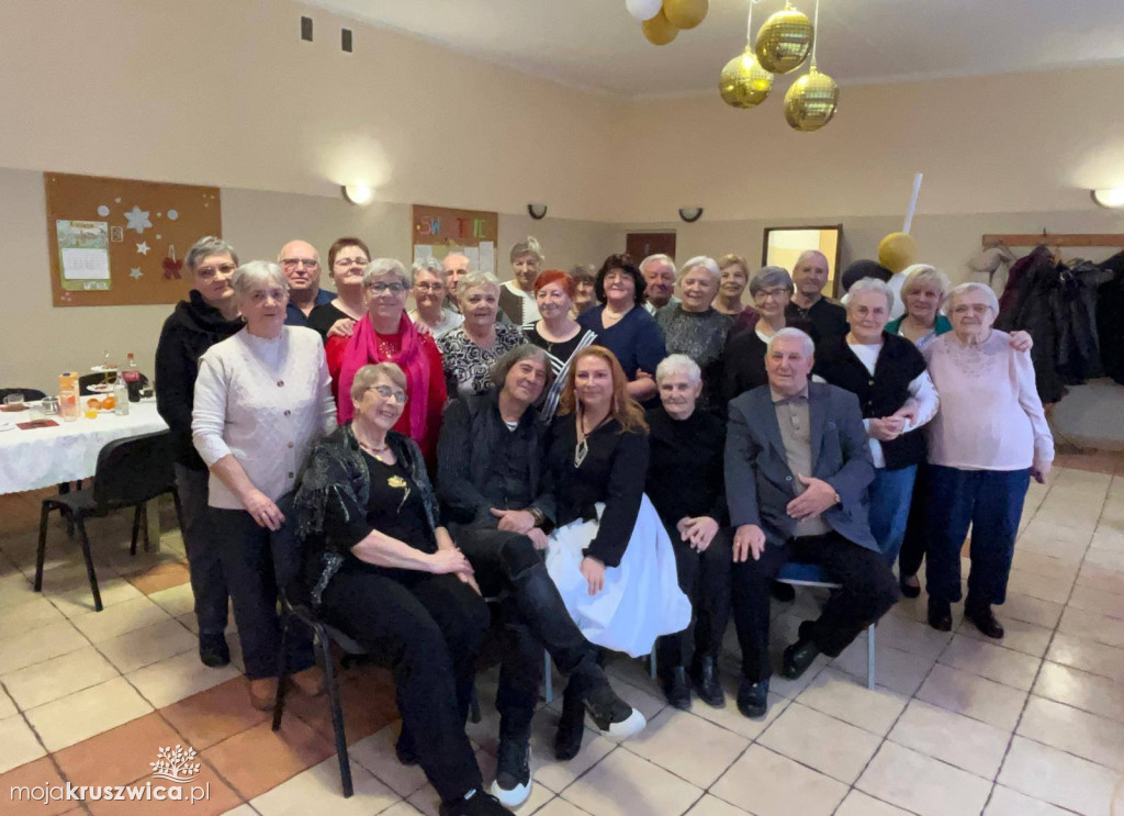 W poniedziałkowe popołudnie i wieczór odbyły się kolejne taneczne spotkania karnawołowe