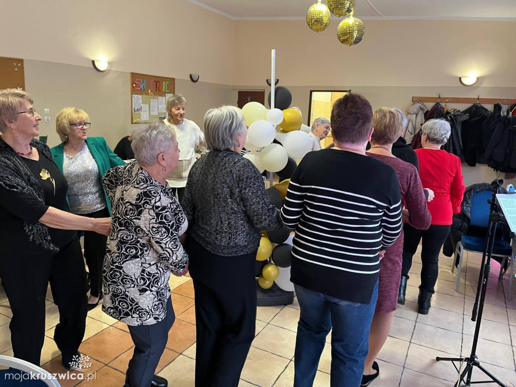 W poniedziałkowe popołudnie i wieczór odbyły się kolejne taneczne spotkania karnawołowe