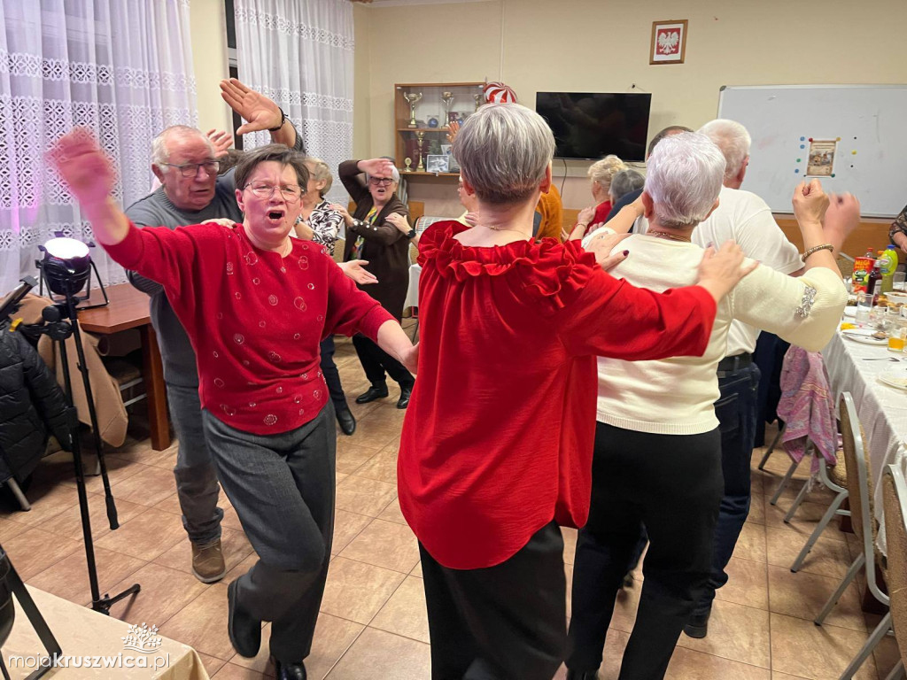 W poniedziałkowe popołudnie i wieczór odbyły się kolejne taneczne spotkania karnawołowe