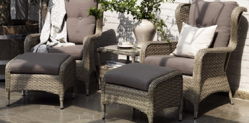 Technorattanowe meble od kilku lat podbijają nasze ogrody