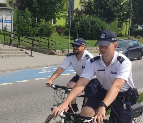 Policjanci z Kruszwicy patrolują ulice z rowerów-21072