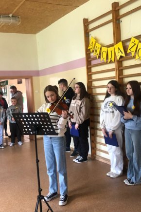 Szkoła w Rusinowie wzięła udział w akcji Żonkile-3831