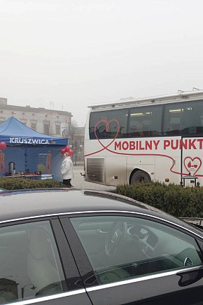 W Kruszwicy trwa mobilna akcja honorowego poboru krwi,.-4832