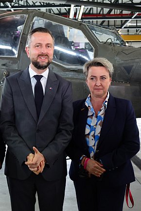 Apache wylądowały w Latkowie. Nowy etap w modernizacji polskiego lotnictwa wojskowego-5371