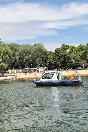Policyjne patrole na wodach Gopła – kontrole dla bezpieczeństwa-5485