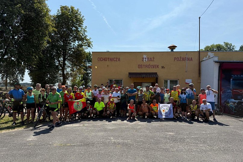 Trwaj rajd rowerowy &quot;Ósemka wokół jeziora Gopło&quot; [ZDJĘCIA]