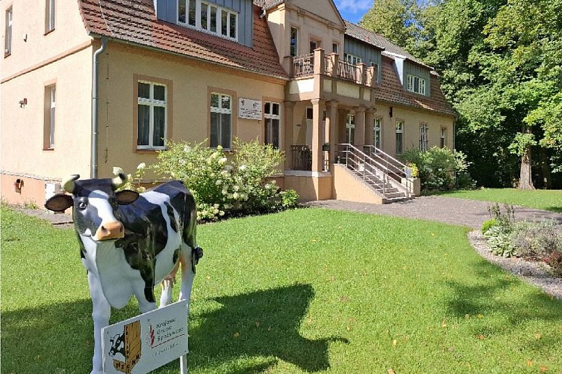 HZiNR Polanowice z nową atrakcją przed biurem