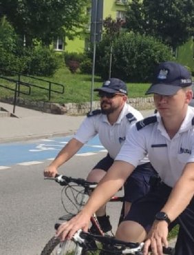 Policjanci z Kruszwicy patrolują ulice z rowerów-21072