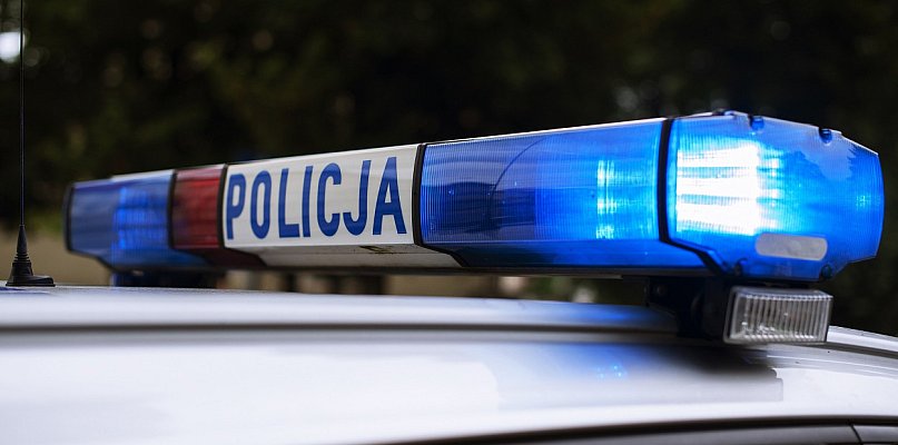 Kruszwiccy policjanci pilotowali pojazd do szpitala w trosce o zdrowie mężczyzny - 32760