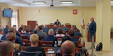 Sesja rady miejskiej w Kruszwicy. Tematami obwodnica, diety i wybory sołeckie-32775