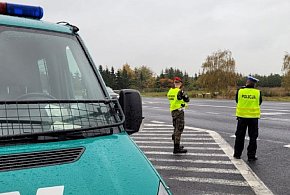 Policjanci prowadzą działania w okresie „Wszystkich Świętych"-36977