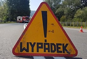 Uwaga wypadek! Samochód osobowy zderzył się z ciężarówką!-41925