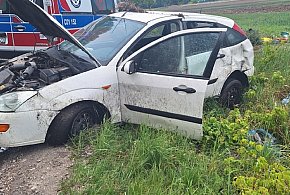 Dachowanie w Konarach. Na szczęście nikt nie ucierpiał-42189