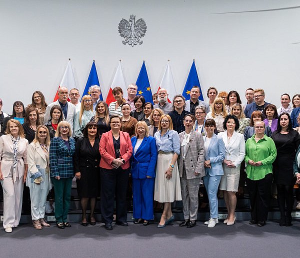 Rozmowy o oświacie z udziałem wiceminister oraz nauczycieli i dyrektorów szkół-42196