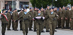 Na rynku w Kruszwicy odbyło się ślubowanie klas munduro