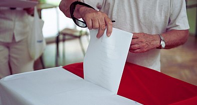 WYBORY: Chcą liczyć głosy od nowa. Wskazują listę "podejrzanych gmin"-42945