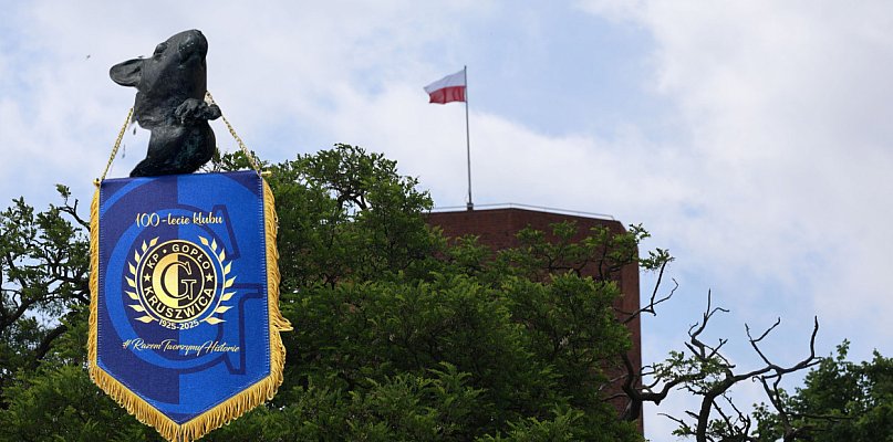 Kruszwicka Mysz z klubowym proporczykiem – hołd dla 100-lecia Gopła Kruszwica - 42951