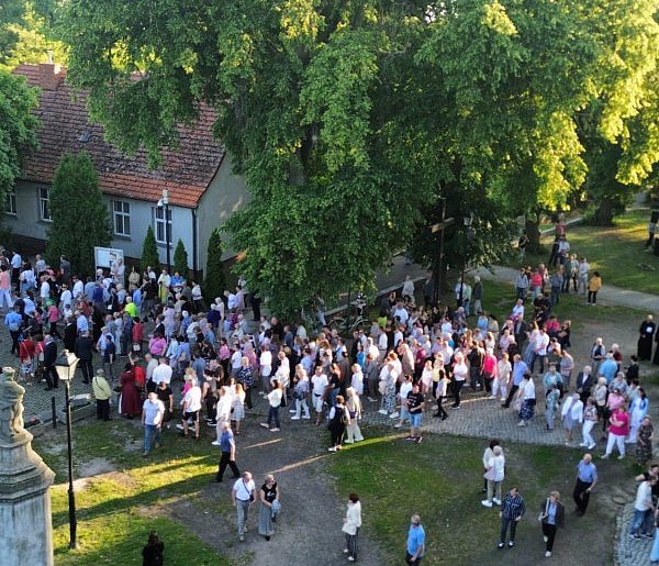 Telewizja TRWAM z relacją na temat koronacji króla Chrobrego w Kruszwicy-43281