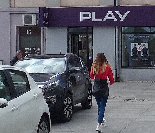 Play na celowniku UOKiK. Chodzi o pieniądze ściągane z kont klientów-43455