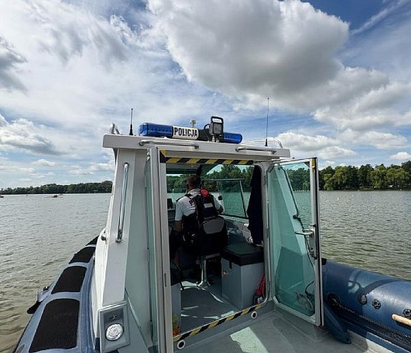 Kruszwiccy policjanci działali na wodzie-43587