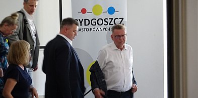 Za zamkniętymi drzwiami o Centrum Integracji Cudzoziemc-43670