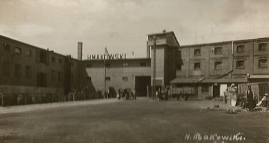 Narratorium Kruszwickie: Makowski i reklama – wino, które pisało wiersze.  -43665