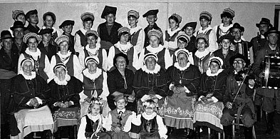 Historia jednego zdjęcia: Zespół regionalny "Kujawy" z Marią Patyk-43947