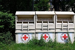 Stały w całej Polsce. Dziś kontenery PCK znikają z ulic-44644