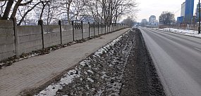 Radny złożył interpelację w sprawie ogrodzenia przy dro